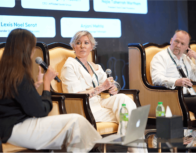 Speaker with microphone